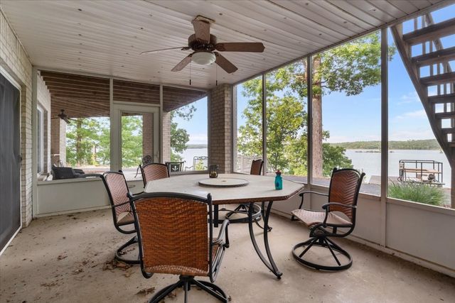 867 River Oaks Dr, Big Sandy, TN 38221