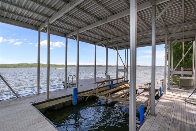867 River Oaks Dr, Big Sandy, TN 38221