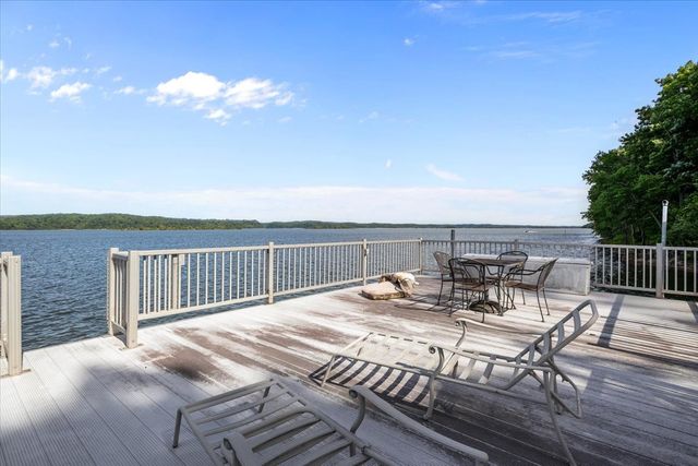 867 River Oaks Dr, Big Sandy, TN 38221