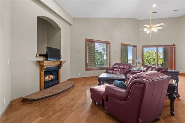 867 River Oaks Dr, Big Sandy, TN 38221