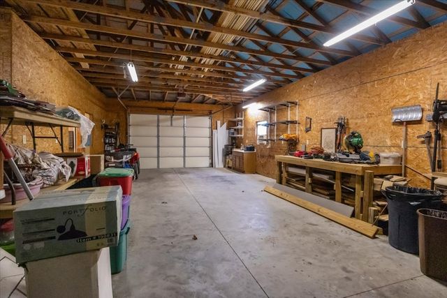 867 River Oaks Dr, Big Sandy, TN 38221