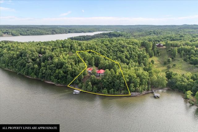 867 River Oaks Dr, Big Sandy, TN 38221
