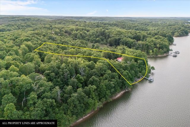 867 River Oaks Dr, Big Sandy, TN 38221