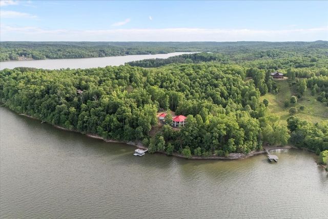 867 River Oaks Dr, Big Sandy, TN 38221