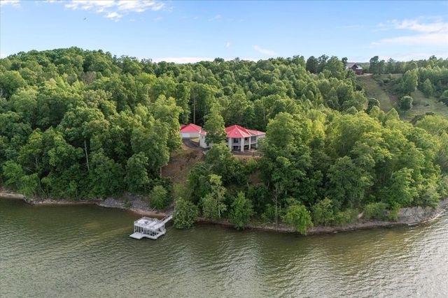 867 River Oaks Dr, Big Sandy, TN 38221