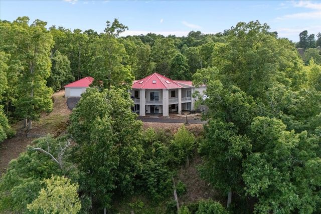 867 River Oaks Dr, Big Sandy, TN 38221