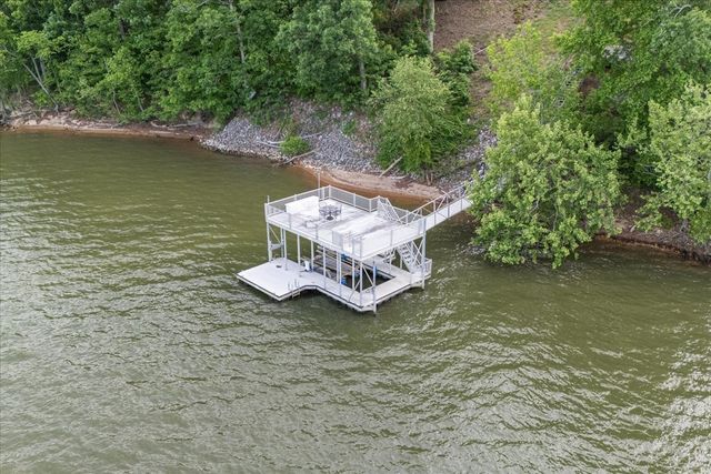 867 River Oaks Dr, Big Sandy, TN 38221
