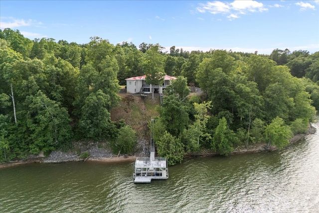 867 River Oaks Dr, Big Sandy, TN 38221
