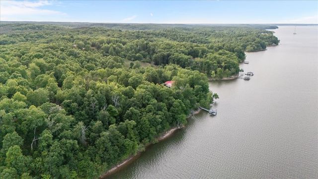 867 River Oaks Dr, Big Sandy, TN 38221