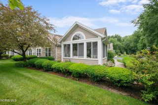 2323 Oaks Edge Drive, Toledo, OH 43617