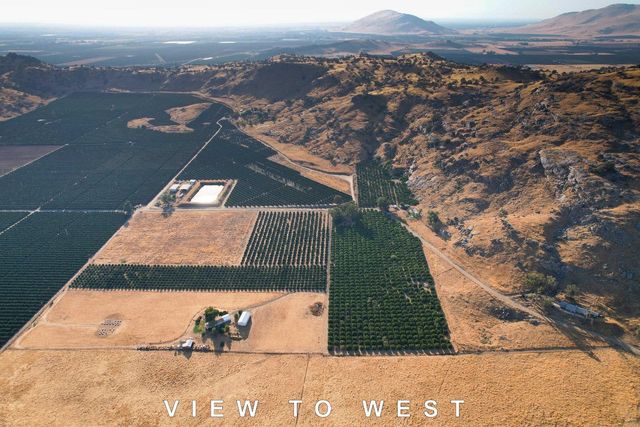 3363 S Anchor Avenue, Orange Cove, CA 93646