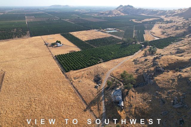 3363 S Anchor Avenue, Orange Cove, CA 93646