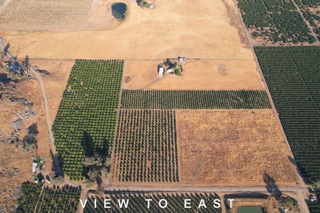 3363 S Anchor Avenue, Orange Cove, CA 93646