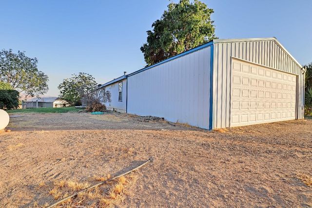 3363 S Anchor Avenue, Orange Cove, CA 93646