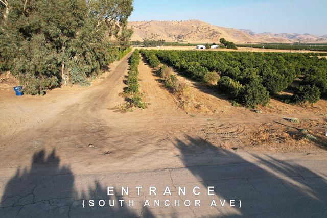 3363 S Anchor Avenue, Orange Cove, CA 93646