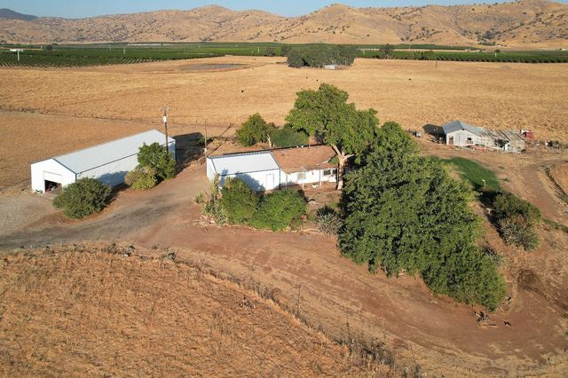 3363 S Anchor Avenue, Orange Cove, CA 93646