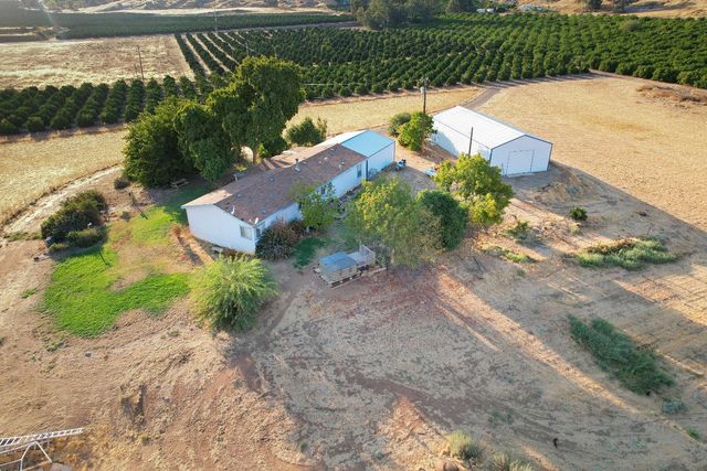 3363 S Anchor Avenue, Orange Cove, CA 93646