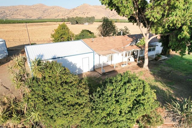 3363 S Anchor Avenue, Orange Cove, CA 93646