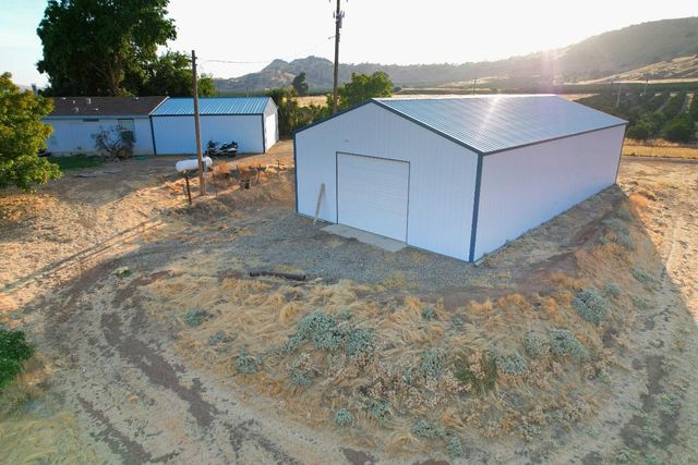 3363 S Anchor Avenue, Orange Cove, CA 93646