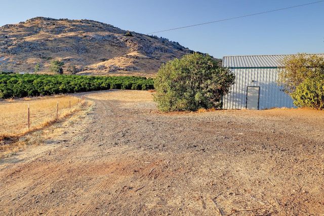 3363 S Anchor Avenue, Orange Cove, CA 93646