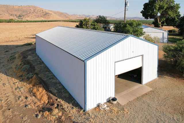 3363 S Anchor Avenue, Orange Cove, CA 93646