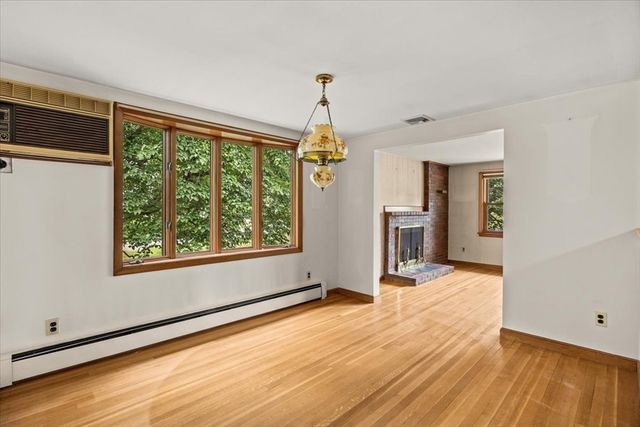 128 Bullard St, Walpole, MA 02081
