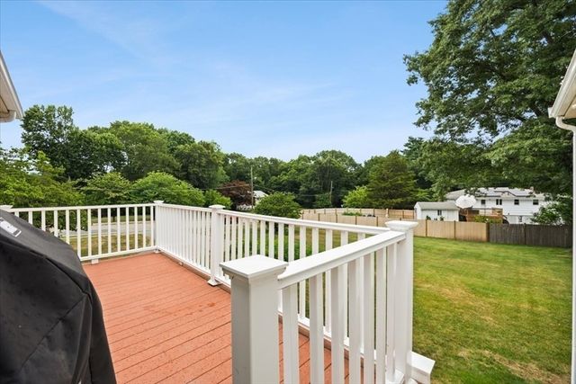 128 Bullard St, Walpole, MA 02081