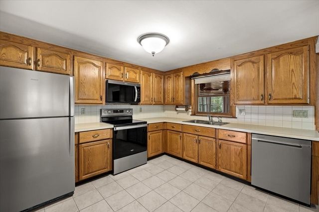 128 Bullard St, Walpole, MA 02081