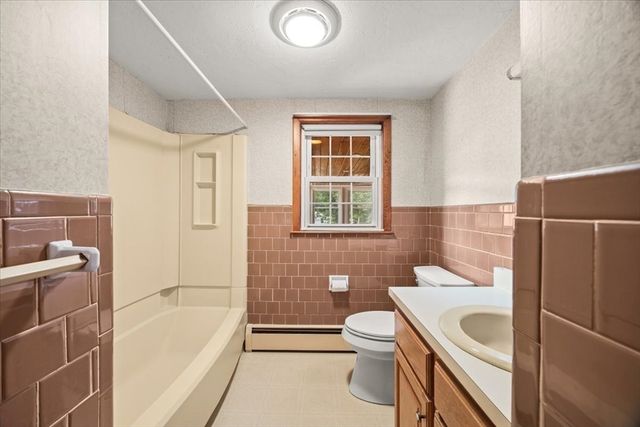 128 Bullard St, Walpole, MA 02081