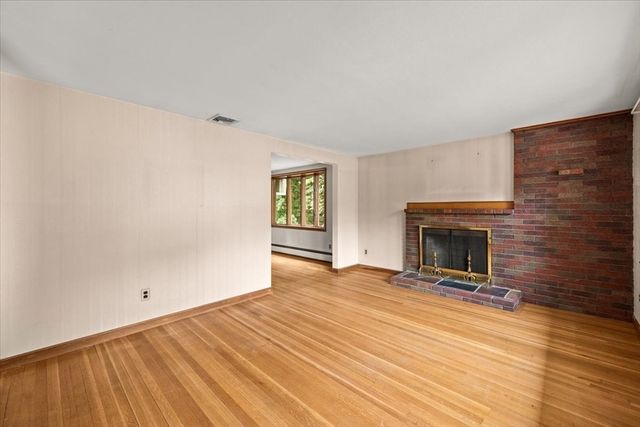 128 Bullard St, Walpole, MA 02081