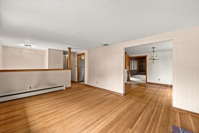 128 Bullard St, Walpole, MA 02081