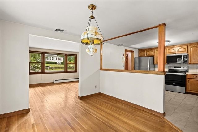 128 Bullard St, Walpole, MA 02081