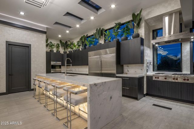 7223 N BLACK ROCK Trail, Paradise Valley, AZ 85253