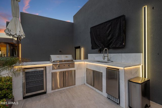 7223 N BLACK ROCK Trail, Paradise Valley, AZ 85253