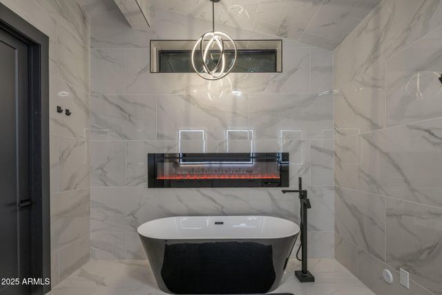 7223 N BLACK ROCK Trail, Paradise Valley, AZ 85253