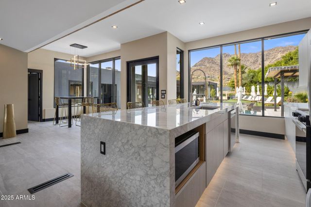 7223 N BLACK ROCK Trail, Paradise Valley, AZ 85253