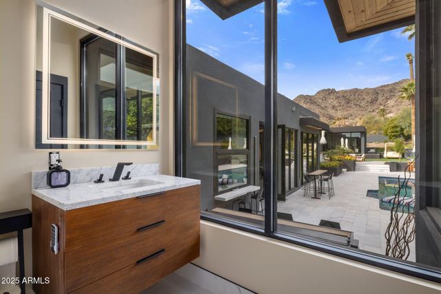 7223 N BLACK ROCK Trail, Paradise Valley, AZ 85253