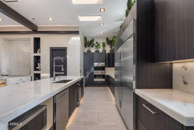 7223 N BLACK ROCK Trail, Paradise Valley, AZ 85253