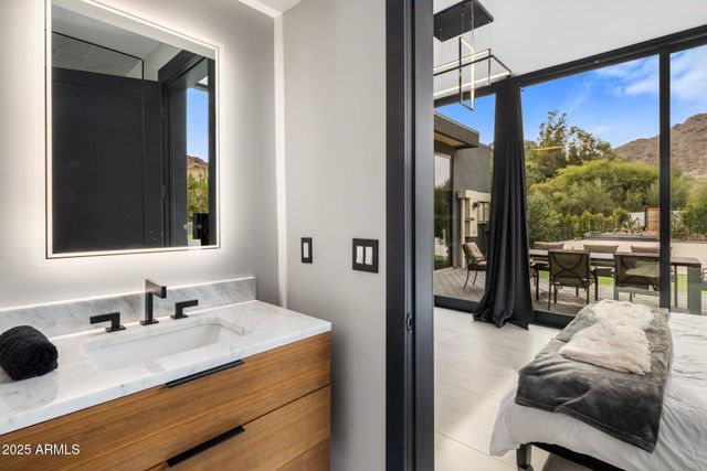 7223 N BLACK ROCK Trail, Paradise Valley, AZ 85253