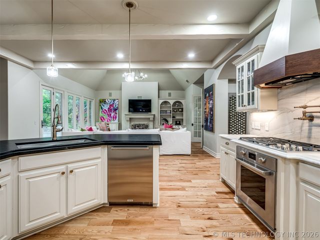 704 W 108th Street S, Jenks, OK 74037