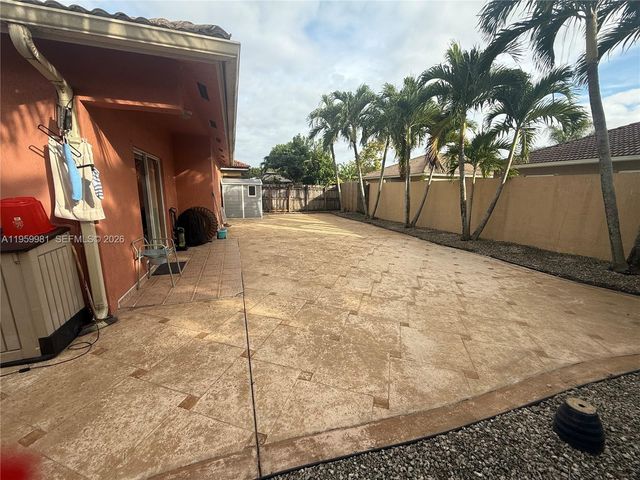 7772 NW 200 Ln, Hialeah, FL 33015