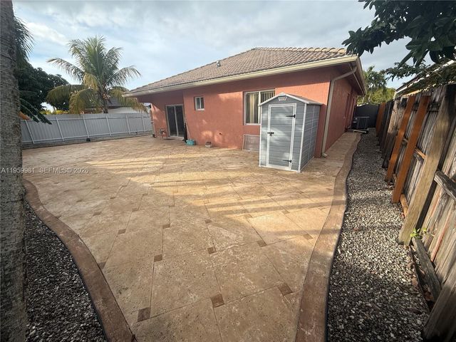 7772 NW 200 Ln, Hialeah, FL 33015