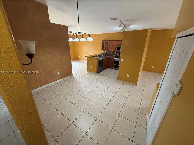 7772 NW 200 Ln, Hialeah, FL 33015