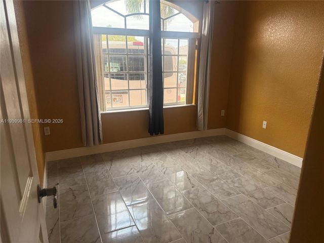 7772 NW 200 Ln, Hialeah, FL 33015