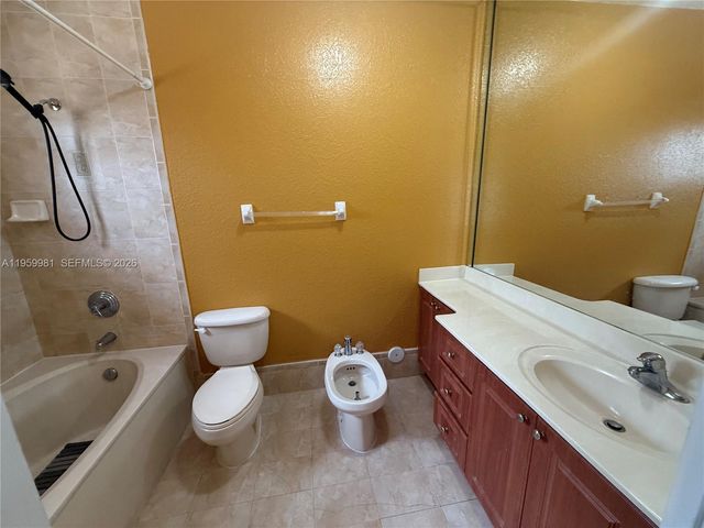 7772 NW 200 Ln, Hialeah, FL 33015