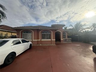 7772 NW 200 Ln, Hialeah, FL 33015