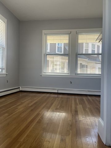 1 Mcgrath Hywy 1R, Quincy, MA 02169