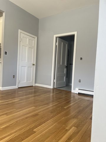 1 Mcgrath Hywy 1R, Quincy, MA 02169