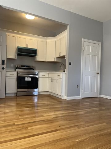 1 Mcgrath Hywy 1R, Quincy, MA 02169