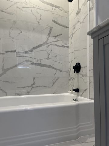 1 Mcgrath Hywy 1R, Quincy, MA 02169